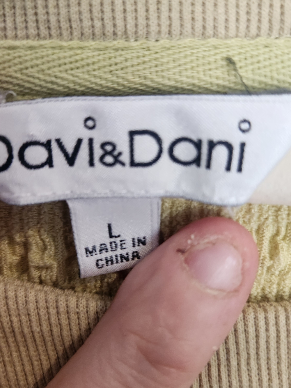 DAVI & DANI Pistachio Lace-Sleeve Knit Blouse L Euc - Picture 3 of 4